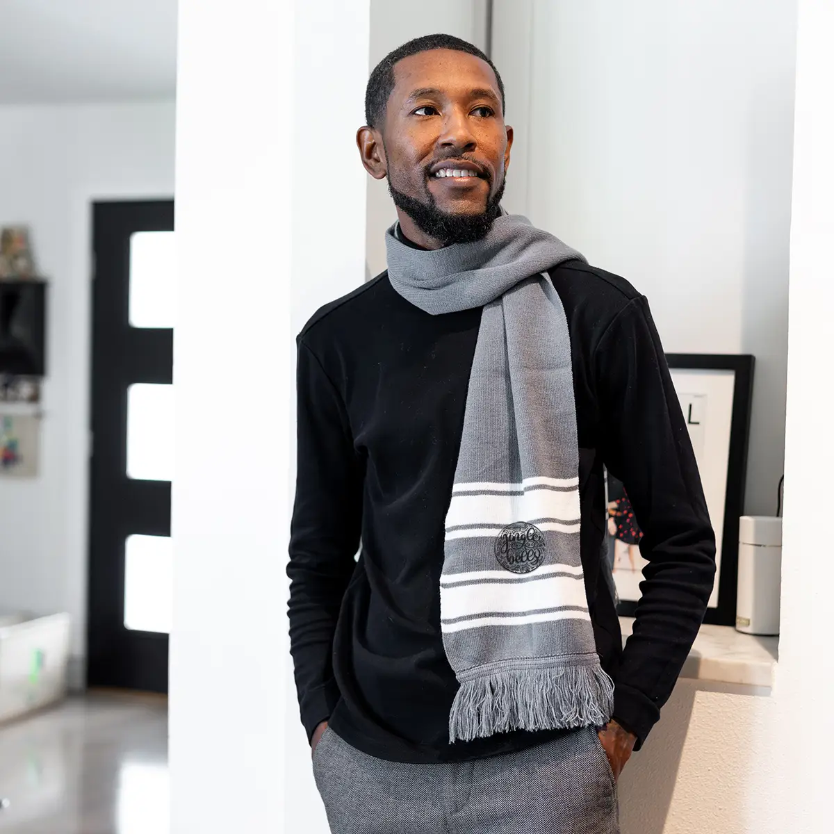 Two-Tone Knit Scarf With Fringe - Image 6